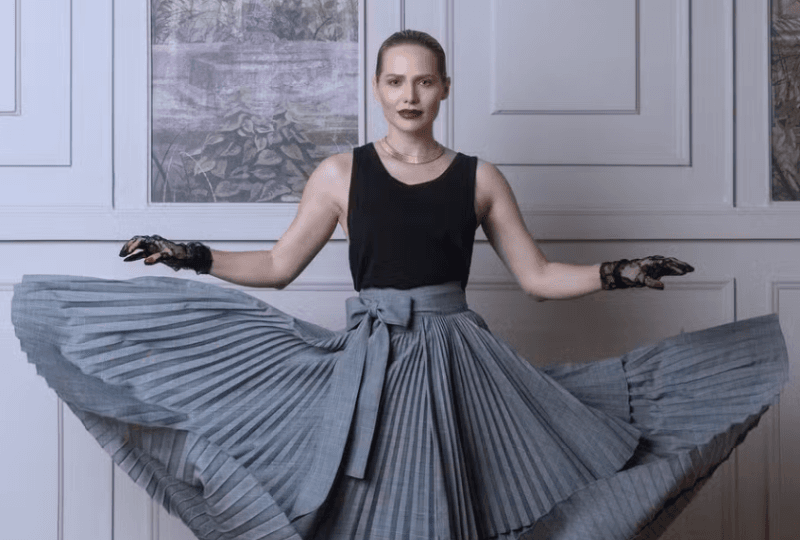 EXTRA – Zélia em ‘Garota do momento’, Leticia Colin diz que se sente sensual ao olhar para cada parte de seu corpo no banho: ‘Fico confiante’